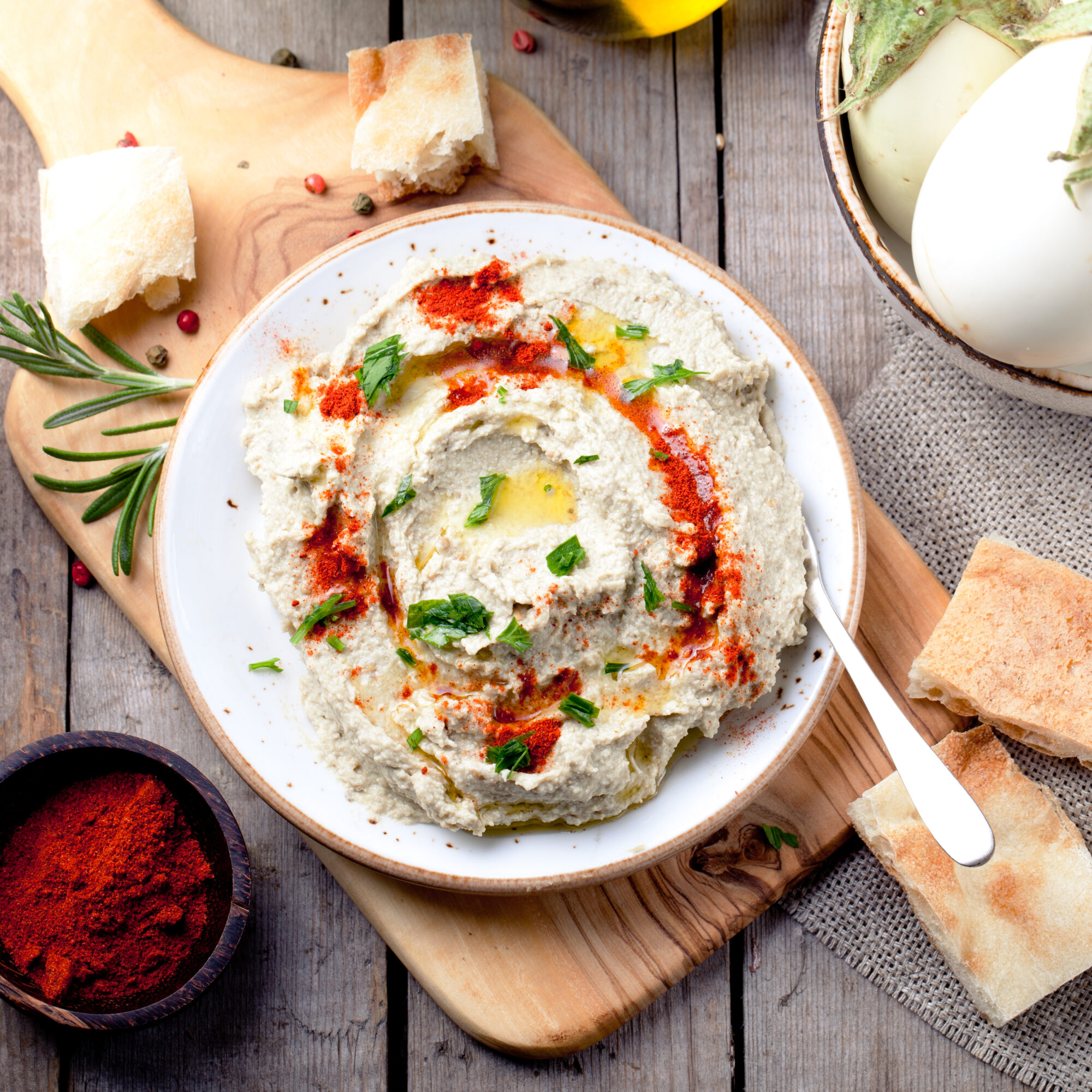 Baba Ganoush Cu Unt De Arahide Si Paprika Afumata O Salata De Vinete