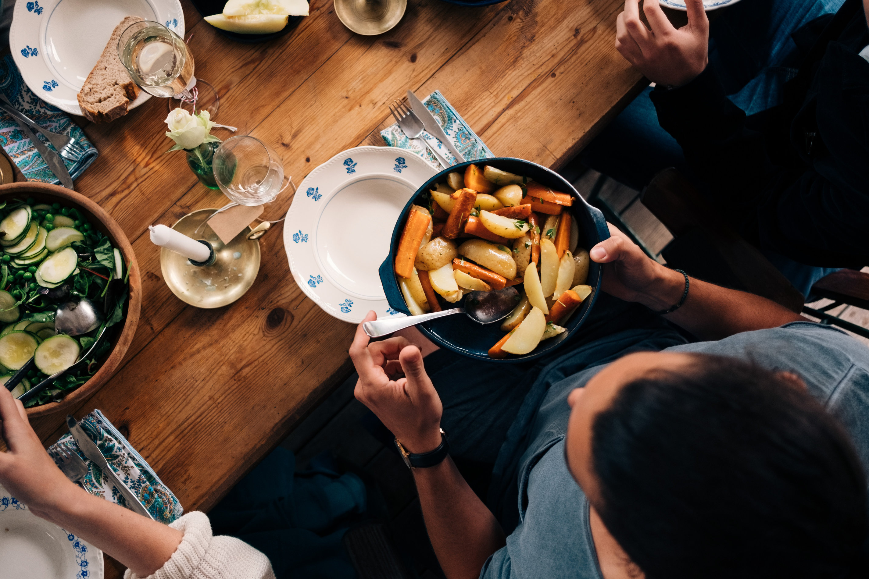 Стол в деревне с едой. Resistant starch Table. Есть ли еда арачипур.